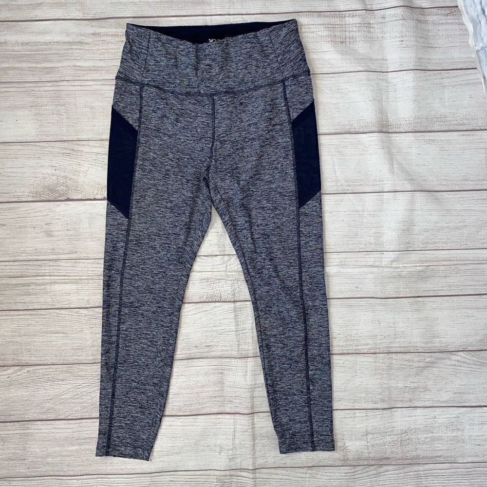 Vogo athletics women M Capri leggings w/side pockets blue & white